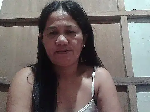 Snapshot of hotmama_063 chatting on 07/13/26, 09:28 hotmama 063 online show from 07/13/26, 09:28