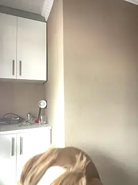 Moonzy77 online show from 11/05/25, 01:22