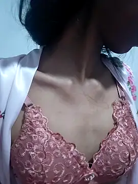 Snapshot of BunnyBloom25 chatting on 11/10/25, 01:21 BunnyBloom25 online show from 11/10/25, 01:21