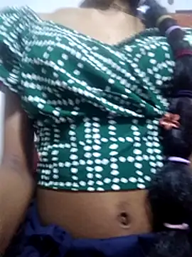 Snapshot of BunnyBloom25 chatting on 11/15/25, 06:15 BunnyBloom25 online show from 11/15/25, 06:15