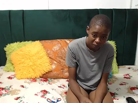 SweetSlenderChoc online show from 02/04/26, 12:38