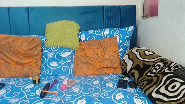 SweetSlenderChoc online show from 04/21/26, 01:42