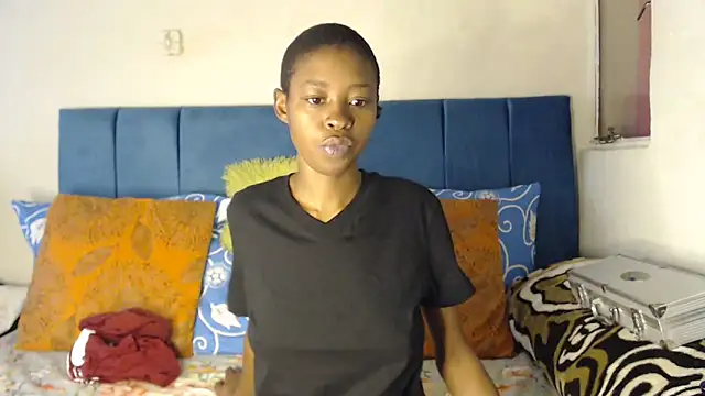 SweetSlenderChoc online show from 05/01/26, 02:43