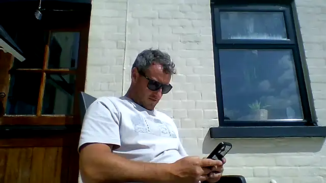 Snapshot of Londonlad818 chatting on 06/16/26, 02:19 Londonlad818 online show from 06/16/26, 02:19