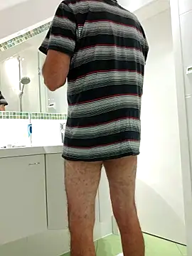 Snapshot of Oldmenhot66 chatting on 09/15/25, 04:45 Oldmenhot66 online show from 09/15/25, 04:45