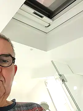 Snapshot of Oldmenhot66 chatting on 10/08/25, 04:54 Oldmenhot66 online show from 10/08/25, 04:54