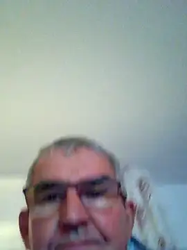 Snapshot of Oldmenhot66 chatting on 10/31/25, 06:31 Oldmenhot66 online show from 10/31/25, 06:31