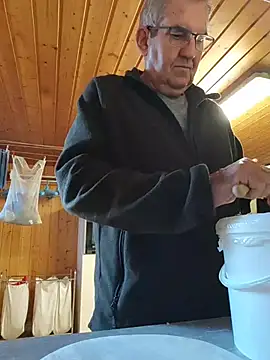 Snapshot of Oldmenhot66 chatting on 11/06/25, 07:53 Oldmenhot66 online show from 11/06/25, 07:53