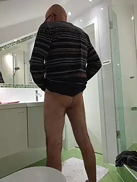 Snapshot of Oldmenhot66 chatting on 01/15/26, 05:34 Oldmenhot66 online show from 01/15/26, 05:34