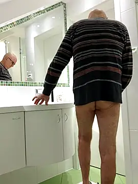 Snapshot of Oldmenhot66 chatting on 02/10/26, 05:55 Oldmenhot66 online show from 02/10/26, 05:55