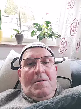 Snapshot of Oldmenhot66 chatting on 02/28/26, 01:23 Oldmenhot66 online show from 02/28/26, 01:23