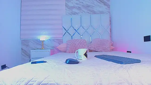 collet 1 online show from 10/30/25, 12:17