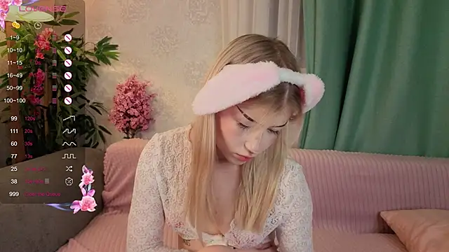 AudieKaemmerer online show from 10/26/25, 04:35