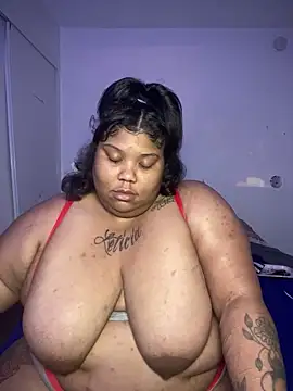 Snapshot of BlaxicanaMami chatting on 10/20/25, 08:04 BlaxicanaMami online show from 10/20/25, 08:04