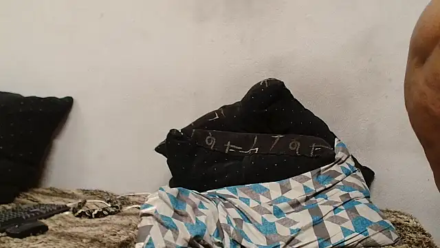 ROYALASS25 online show from 02/18/25, 08:59