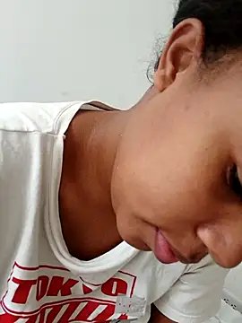 Snapshot of MoniqueMulberry chatting on 09/18/25, 04:09 MoniqueMulberry online show from 09/18/25, 04:09