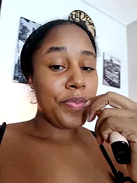 Snapshot of MoniqueMulberry chatting on 09/19/25, 07:47 MoniqueMulberry online show from 09/19/25, 07:47