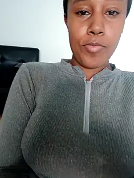 Snapshot of MoniqueMulberry chatting on 09/27/25, 07:41 MoniqueMulberry online show from 09/27/25, 07:41