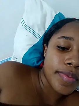 Snapshot of MoniqueMulberry chatting on 10/06/25, 07:50 MoniqueMulberry online show from 10/06/25, 07:50