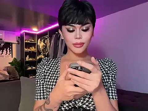 Snapshot of erotictsmonica chatting on 05/05/26, 02:41 erotictsmonica online show from 05/05/26, 02:41