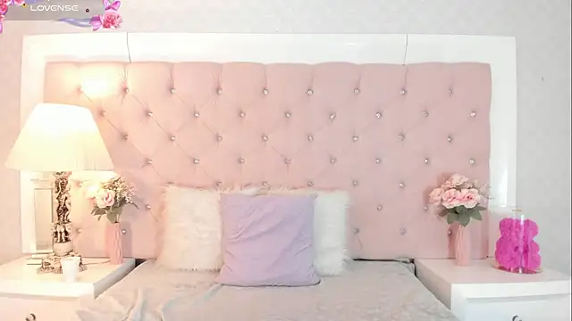 CaterinaRomano online show from 11/08/25, 02:50