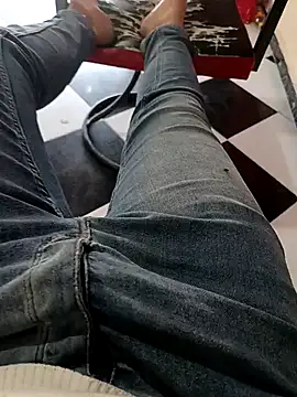 Snapshot of anis3g4 chatting on 10/07/25, 12:02 anis3g4 online show from 10/07/25, 12:02