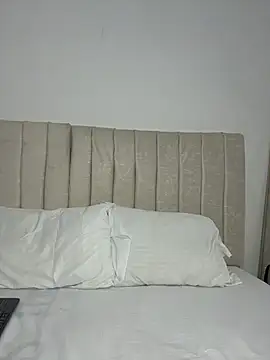 Snapshot of Paulaboterom chatting on 06/22/26, 04:04 Paulaboterom online show from 06/22/26, 04:04