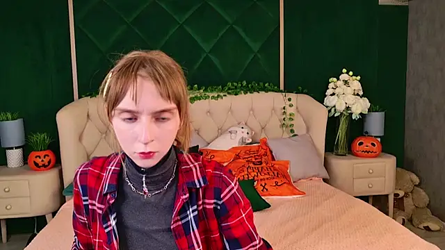 Beverly Gomes online show from 10/21/25, 03:24