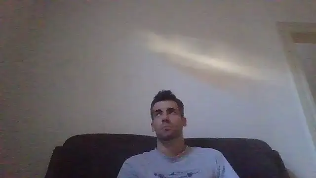 Snapshot of JulioIsHere4you chatting on 09/19/25, 06:59 JulioIsHere4you online show from 09/19/25, 06:59