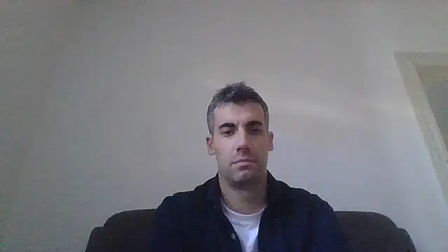 Snapshot of JulioIsHere4you chatting on 10/11/25, 12:36 JulioIsHere4you online show from 10/11/25, 12:36