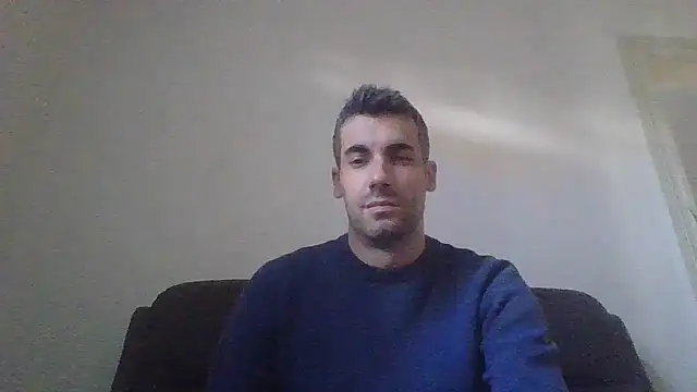 Snapshot of JulioIsHere4you chatting on 10/18/25, 10:27 JulioIsHere4you online show from 10/18/25, 10:27