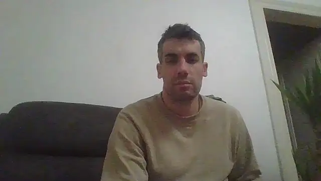 Snapshot of JulioIsHere4you chatting on 12/18/25, 10:49 JulioIsHere4you online show from 12/18/25, 10:49