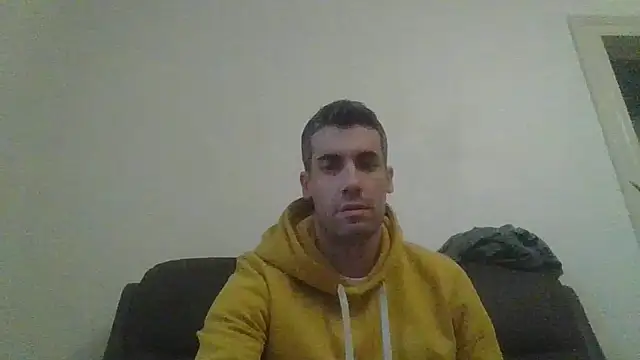 Snapshot of JulioIsHere4you chatting on 12/22/25, 01:19 JulioIsHere4you online show from 12/22/25, 01:19