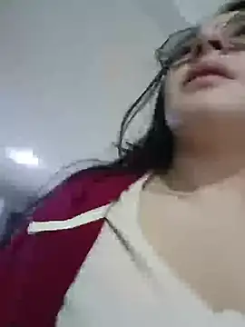 Bella Sumers online show from 04/17/26, 06:44