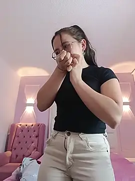 Bella Sumers online show from 04/20/26, 07:04