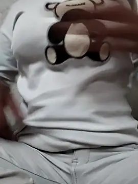 Snapshot of Janvi_Jaitly chatting on 10/25/25, 07:52 Janvi Jaitly online show from 10/25/25, 07:52