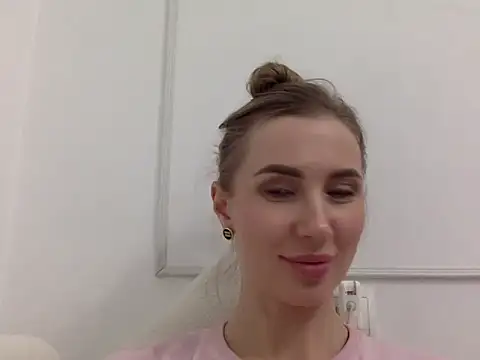 Snapshot of Alveryn chatting on 10/31/25, 06:31 Alveryn online show from 10/31/25, 06:31