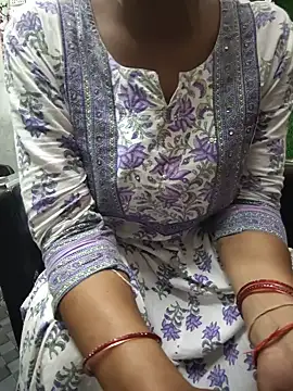 Snapshot of your_favourite_bhabhi chatting on 06/19/26, 09:35 your favourite bhabhi online show from 06/19/26, 09:35