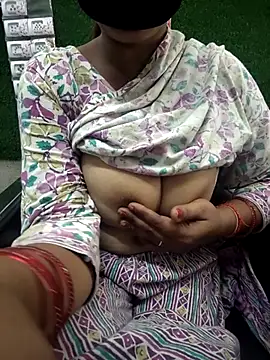Snapshot of your_favourite_bhabhi chatting on 07/13/26, 06:16 your favourite bhabhi online show from 07/13/26, 06:16