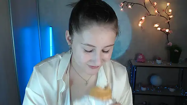 Snapshot of Milka_kamila chatting on 06/24/26, 12:04 Milka kamila online show from 06/24/26, 12:04