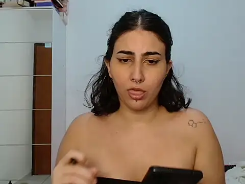 Snapshot of ApenasLys chatting on 04/12/26, 12:48 ApenasLys online show from 04/12/26, 12:48