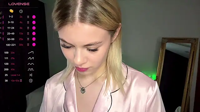 Lil Elisa online show from 10/15/25, 09:42