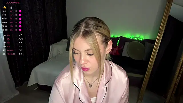 Lil Elisa online show from 10/24/25, 12:12