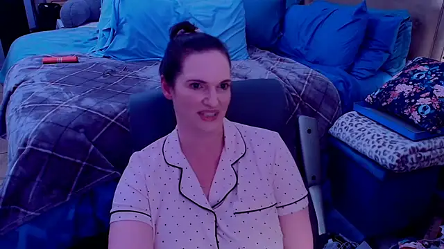 Snapshot of ninajaymes chatting on 05/18/26, 04:07 ninajaymes online show from 05/18/26, 04:07