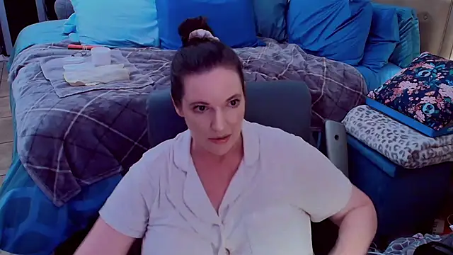 Snapshot of ninajaymes chatting on 06/08/26, 01:28 ninajaymes online show from 06/08/26, 01:28