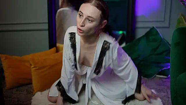 SaraiAngel online show from 11/27/25, 10:01