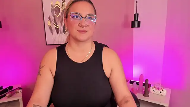 hollie joliie online show from 10/30/25, 12:17