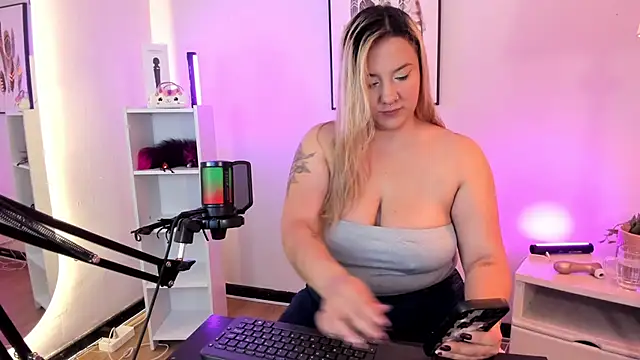 hollie joliie online show from 03/16/26, 11:58