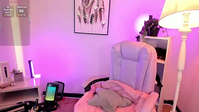 hollie joliie online show from 04/18/26, 12:09