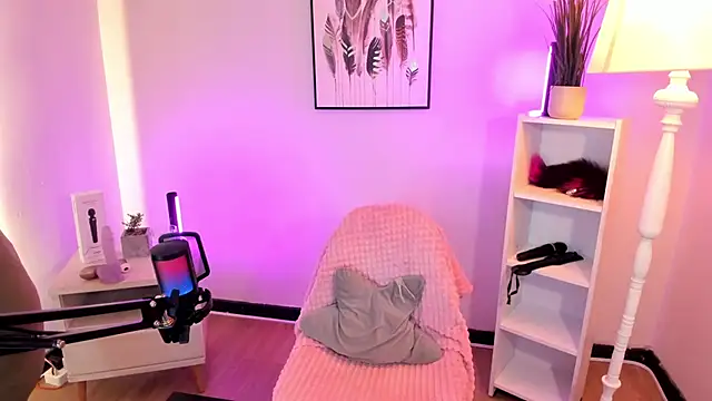 hollie joliie online show from 04/22/26, 12:07